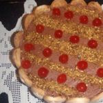 Торт с шоколадным муссом и карамелизироваными орехами