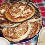 Оладьи на простокваше, с мёдом и бабской сметаной