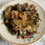 Баклажаны с луком и сметаной