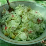 Салат свежий с крабовыми палочками