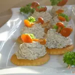 Грибная закуска на крекерах