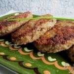 Мясные биточки с баклажаном и крупой