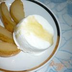 Запечённая груша с пломбиром
