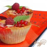 Корзиночки творожные со смородиной и малиной