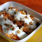 Морковный салат с яблоками, сухофруктами и овсяными хлопьями