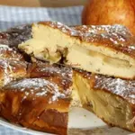 Шарлотка с яблоками и орехами на сгущённом молоке