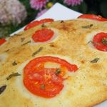 Великолепная лепешка с помидорами