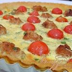 Киш с помидорами черри и мясными шариками