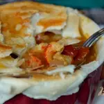 Пирог в горшочках с раками