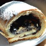 Рулет шоколадно-вишневый