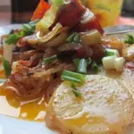 Картофель молодой с помидорами