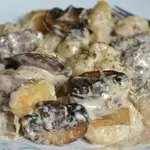 Ньокки с грибами и гамбургером