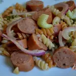 Салат с пастой и колбасой