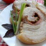 Сало отварное с чесноком и специями