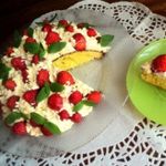 Торт с клубникой и шоколадом