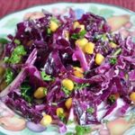 Салат с красной капустой и кукурузой