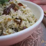 Рисовый гарнир с финиками и орешками