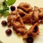 Шоколадные вареники с вишней