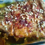 Филе семги запеченная с кедровыми орешками