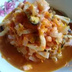 Морепродукты с овощами в томатной заливке