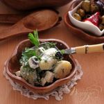 Греческий картофельный салат с фетой