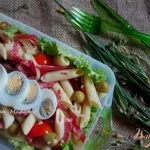 Сборный салат для пикника