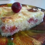 Пышная творожно-вишневая  запеканка