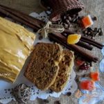 Кекс с цукатами и кофейной глазурью