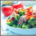 Салат из брокколи с тунцом.