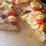 Пицца с колбасой и сосисками