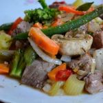 Говядина с овощами и грибами