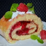 Рулет  с малиной