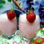 Коктейль молочно клубничный