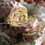 Бисквитный рулет с брусничным кремом