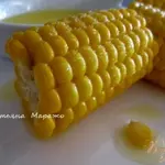 Отварная кукуруза со сливочным маслом
