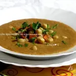 Пряный суп с нутом, овощами и тмином