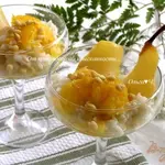 Рисовый пудинг в кокосовых сливках с грушей, апельсиновым соусом и кедровыми орешками