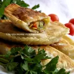 Чебуреки с желтой чечевицей и грибами