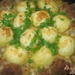 Котлетки с картошкой в сметанно-томатном соусе
