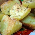 Картофель запеченный с чесноком и розмарином