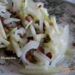 Салат из репчатого лука , яблока и чечевицы