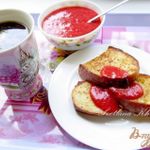 Сладкие гренки с клубнично-мятным соусом