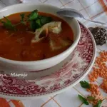 Чечевичный суп с сухариками и копчеными колбасками