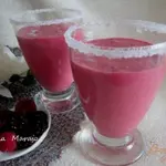 Ягодный коктейль с мороженым