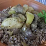 Куриные печенки с яблоками