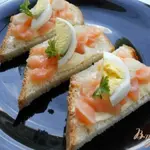 Канапе с семгой и яйцом