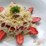 Салат из курицы и клубники