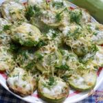 Кабачки с чесноком, майонезом и сыром