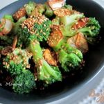 Теплый салат с капустой брокколи
