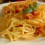 Спагетти, запеченные с ветчиной и томатом